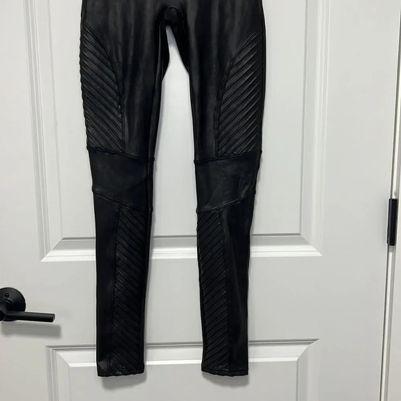 Spanx Black Vegan Leather Moto Leggings size Small - Picture 7 of 12